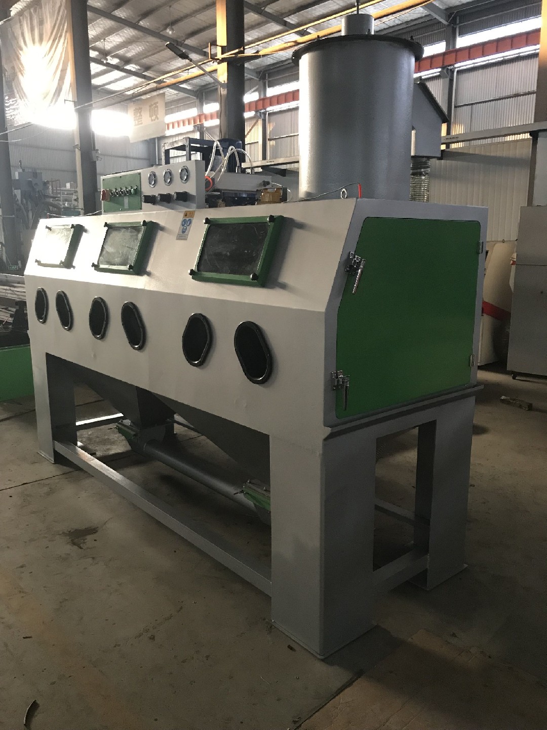 三工位手動環保型噴砂機